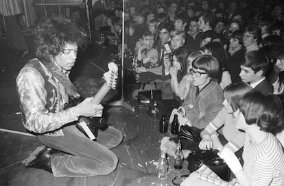 Jimi Hendrix en un concierto en 1967.