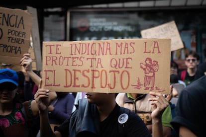 Los manifestantes han demandado políticas de vivienda social masiva, con propiedad colectiva, cooperativa y comunal, regulaciones democráticas del suelo, y garantía de permanencia para habitantes precarizados.