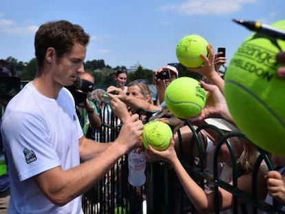 Murray firma autógrafos en Wimbledon