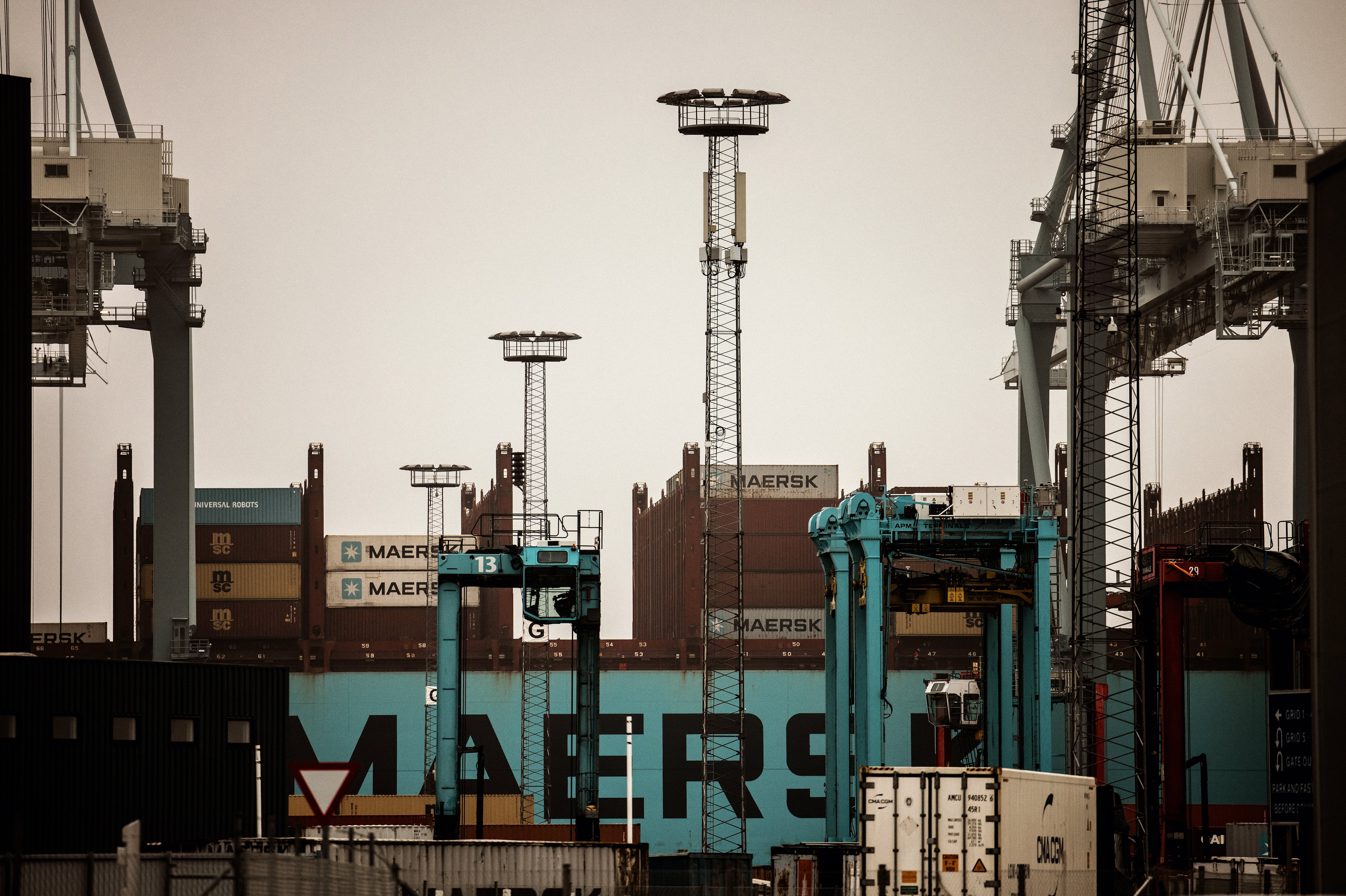 Un buque portacontenedores de Maersk atracado en el puerto de Aarhus Havn (Dinamarca) el 22 de enero.