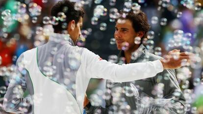Nadal felicita a Djokovic tras perder la final del Masters 1000 de Miami.