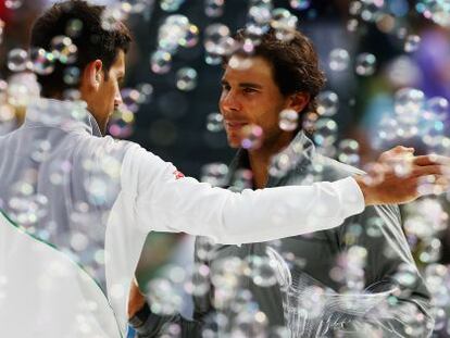 Nadal felicita a Djokovic tras perder la final del Masters 1000 de Miami.