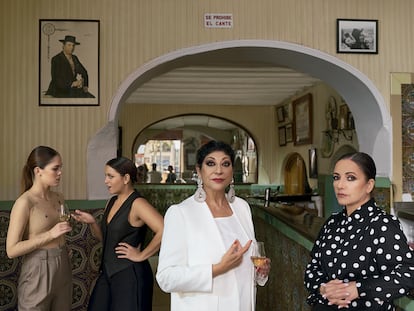 Cartel de la 22ª Bienal de Flamenco de Sevilla. Desde la izquierda, las bailaoras Patricia Guerrero, María Moreno, Manuela Carrasco y Eva Yerbabuena.