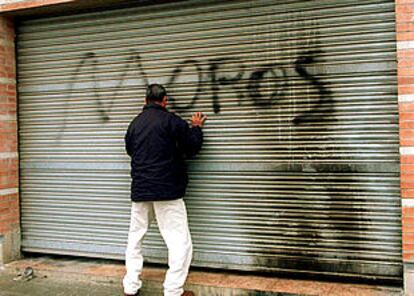 Un aspecto de la fachada del local que funciona como mezquita, el día después de la agresión.