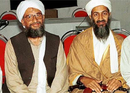 Ayman al Zawahiri junto a Osama bin Laden en Afganistán, en una imagen de 1998.