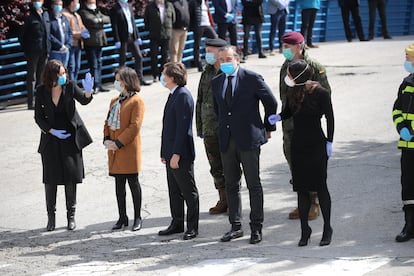 Díaz Ayuso, junto a la ministra de Defensa, el alcalde de Madrid, el consejero de Justicia e Interior y la vicealcaldesa de la capital, en el acto de clausura.