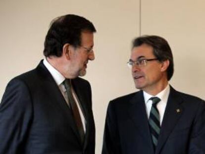El presidente del Gobierno, Mariano Rajoy (i), y el presidente de la Generalitat de Cataluña, Artur Mas. EFE/Archivo