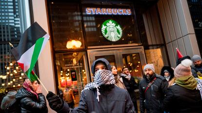 Activists of the group 'Chicago Youth Liberation for Palestine' protest in support of Palestinians at a Starbucks, in Chicago, Illinois, December 31, 2023.