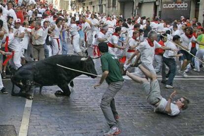 Los toros de Dolores Aguirre a su paso por Mercaderes.