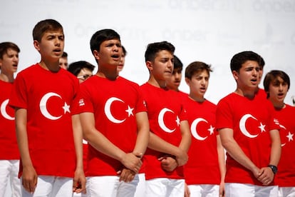 Estudiantes de Estambul, durante su ceremonia de graduación en mayo de 2017.