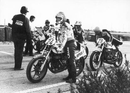 1979. Charo García de la Barga acepta el desafío del Critérium SoloMoto, que concentró las ilusiones de cientos de jóvenes pilotos de la época.