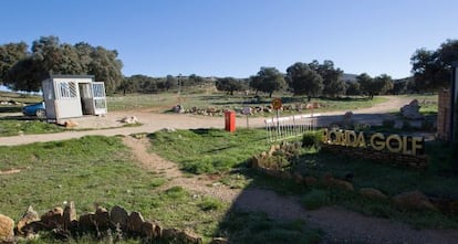 Entrada a la urbanizaci&oacute;n Los Merinos, a 12 kil&oacute;metros de Ronda.