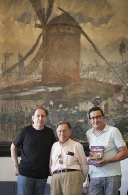 Cruz Delgado (centro), con su hijo Cruz Delgado Sánchez (izquierda) y Jorge San Román