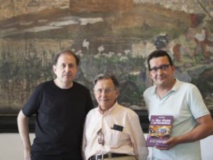 Cruz Delgado (centro), con su hijo Cruz Delgado Sánchez (izquierda) y Jorge San Román