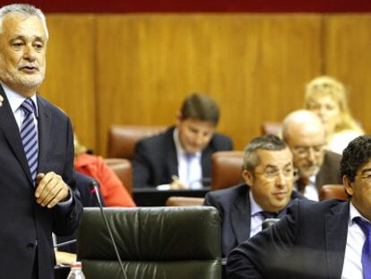 José Antonio Griñán y Diego Valderas, en el Parlamento el pasado 14 de junio.
