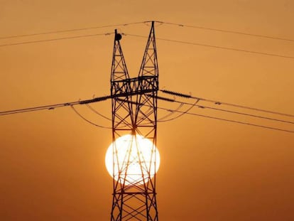 El precio de la luz dio una pequeña tregua este domingo: bajó un 93% a las cinco de la tarde