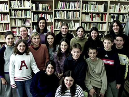 Grupo de alumnos "mediadores de conflictos" del Instituto Lluís Recasens de Molins de Rei, Barcelona.