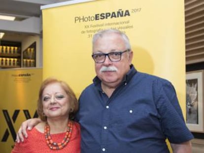 Los premiados Cristina García Rodero y Juan Manuel Díaz Burgos, en Madrid.