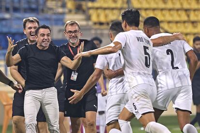 Xavi celebra uno de los goles del Al Sadd ante el Duhail en el Thani Bin Jassim Stadium de Qatar.