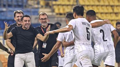Xavi celebra uno de los goles del Al Sadd ante el Duhail en el Thani Bin Jassim Stadium de Qatar.