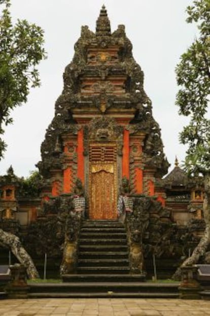 Entrada al templo Pura Taman Saraswatio.