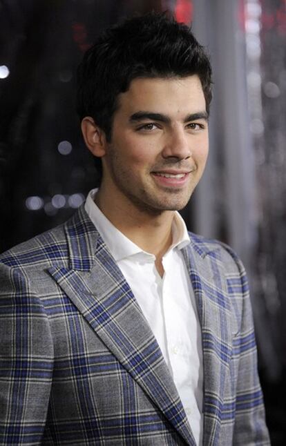 Que tomen nota las <i>fans</i> de Joe Jonas si quieren conquista su corazón: él adora los <i>brownies</i>. El cantante ha confesado a la revista <i>People</i> que su mejor día de San Valentín fue hace un par de años cuando una chica le regaló esos pastelitos de chocolate. "Todavía soy amigo de esa persona y aún le digo a ella 'hazme <i>brownies</i>", ha dicho el componente de Jonas Brothers.