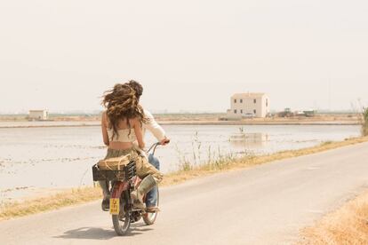 Fotograma de El embarcadero, serie rodada en L’Albufera (Valencia).