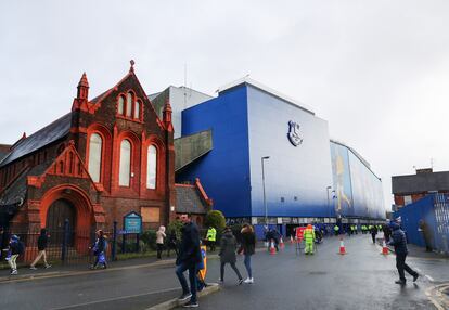 La iglesia al lado del estadio del Everton.