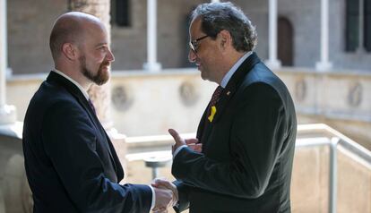 L'exdiputat finlandès Mikko Kärnä i el president de la Generalitat, Quim Torra.