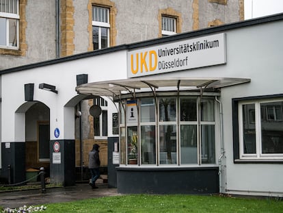 Entrada del Hospital Universitario Uniklinik en Dusseldorf (Alemania).