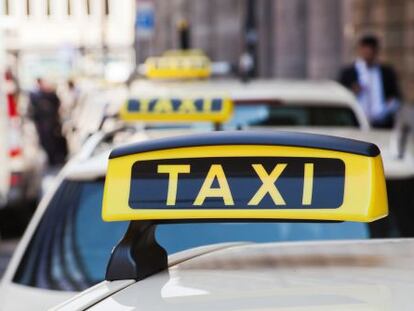 Madrid congela los ingresos de los autónomos del taxi