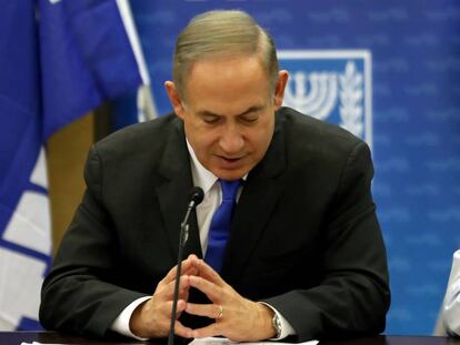 El primer ministro israel&iacute;, Benjamin Netanyahu, durante una reuni&oacute;n de su partido en el Parlamento, este lunes. 