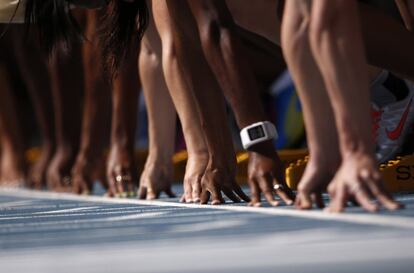 Detalle de la salida de los 100m femeninos.