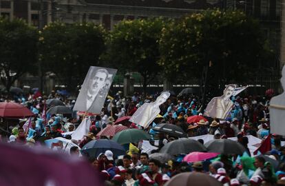 Además de miles de imágenes de López Obrador, también cobraron presencia algunos carteles con la figura de Lázaro Cárdenas, mandatario mexicano en 1938, año de la expropiación petrolera.
