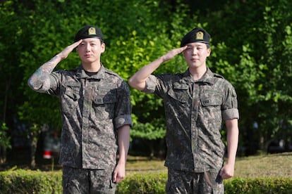 Los miembros de BTS Jimin y Jung Kook, al terminar su servicio militar en Corea del Sur el mes pasado.