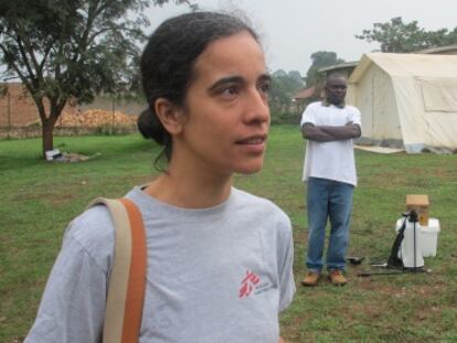 Olimpia de la Rosa, en 2012, durante su participaci&oacute;n en la respuesta al brote de &Eacute;bola desplegada en Uganda en dicho a&ntilde;o.