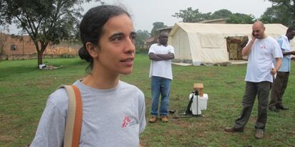 Olimpia de la Rosa, en 2012, durante su participaci&oacute;n en la respuesta al brote de &Eacute;bola desplegada en Uganda en dicho a&ntilde;o.