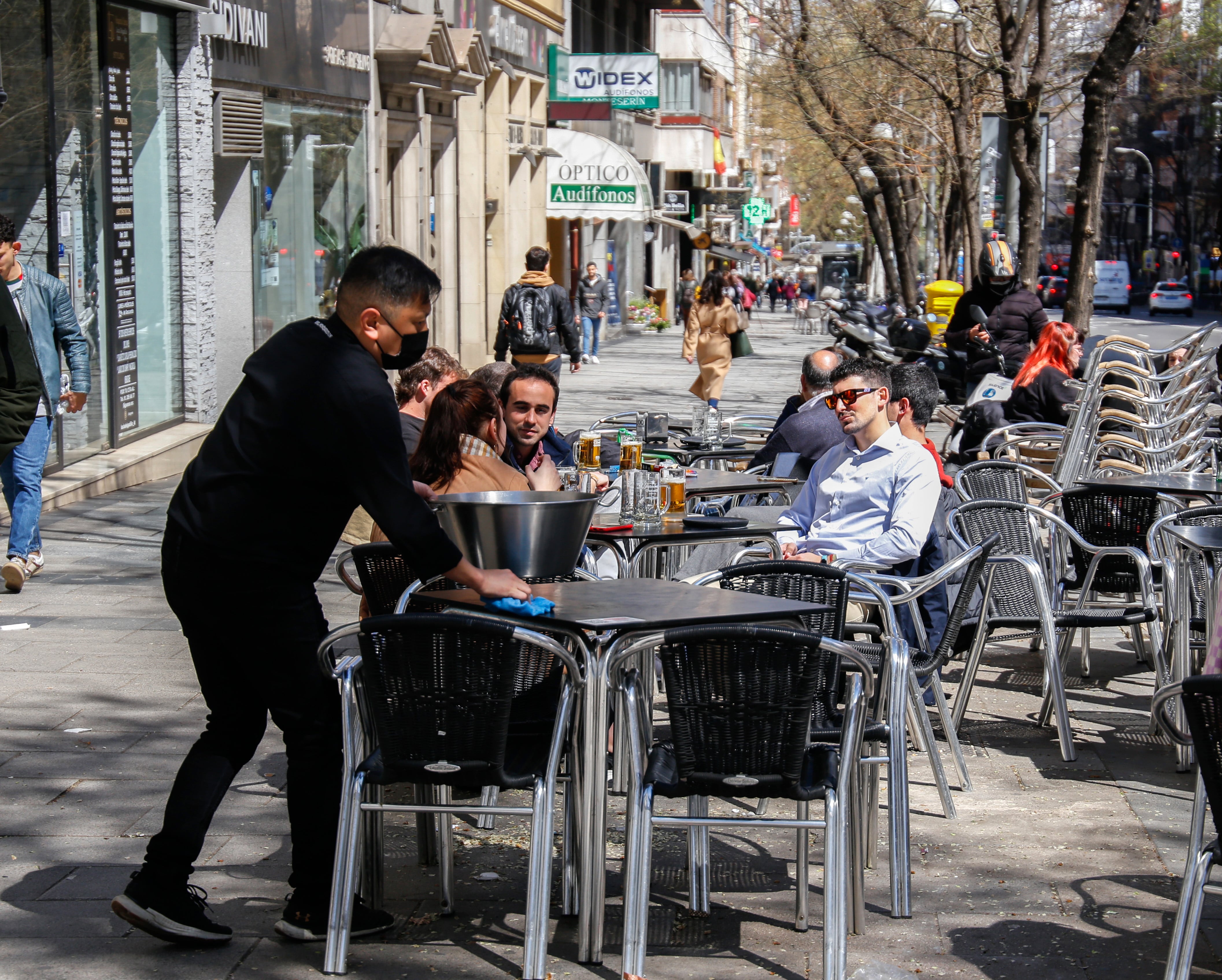 El INE revisa al alza el volumen del PIB por el efecto de la mayor población 