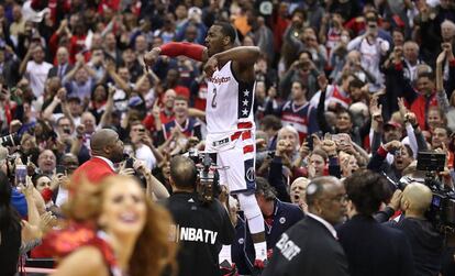 John Wall celebra el triunfo ante los Celtics.
