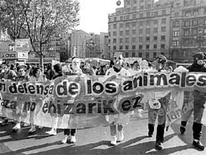 Manifestación de ecologistas en Bilbao en contra de la caza.