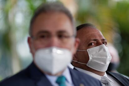 O médico Marcelo Queiroga e o general Eduardo Pazuello no dia 17, em Brasília.