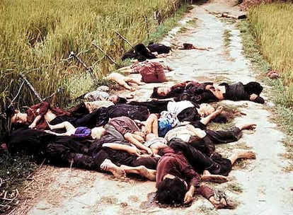 Una pila de cadáveres víctimas de la matanza de My Lai (Time Life / Getty Images)