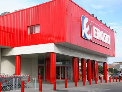 Lar España compra 22 supermercados de Eroski