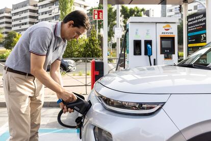 Para los usuarios de coches eléctricos, el ahorro en saldo Waylet oscilará entre el 6% y el 100% de la recarga. 