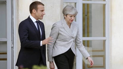 El presidente de Francia, Emmanuel Macron, y la primera ministra británica, Theresa May.