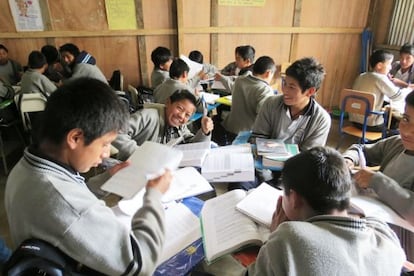 Escuela secundaria en una aldea de Guatemala.