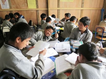 Escuela secundaria en una aldea de Guatemala.