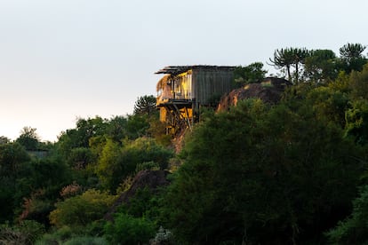 Singita, en el parque nacional Kruger (Sudáfrica), es “el retiro de safari definitivo” que, además, cuenta con credenciales ecológicas. La tarifa base por una habitación en este hotel es de 1.900 dólares (1.707 euros).