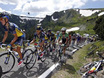 Siete puertos para los corredores del Tour en una durísima etapa