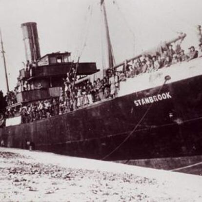El 'Stanbrook', partiendo del puerto de Alicante con exiliados españoles camino del norte de África.